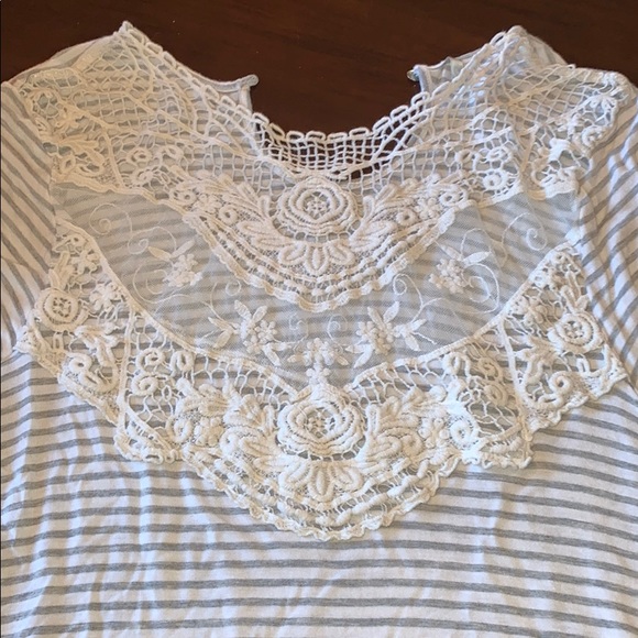 Beautiful mesh/lace blouse - Picture 2 of 4